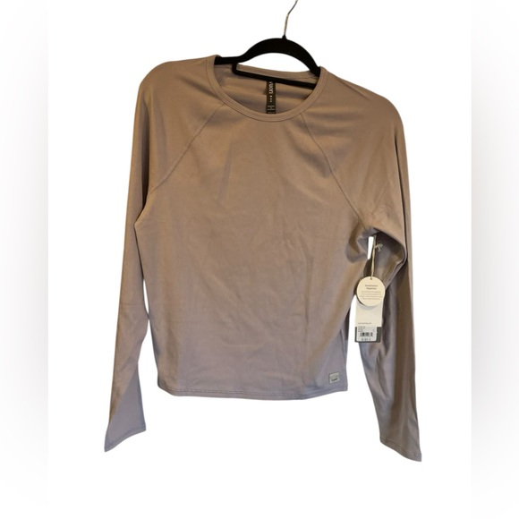 NWT Vuori long sleeve pose crew LAVENDER ICE Size M - Picture 2 of 4